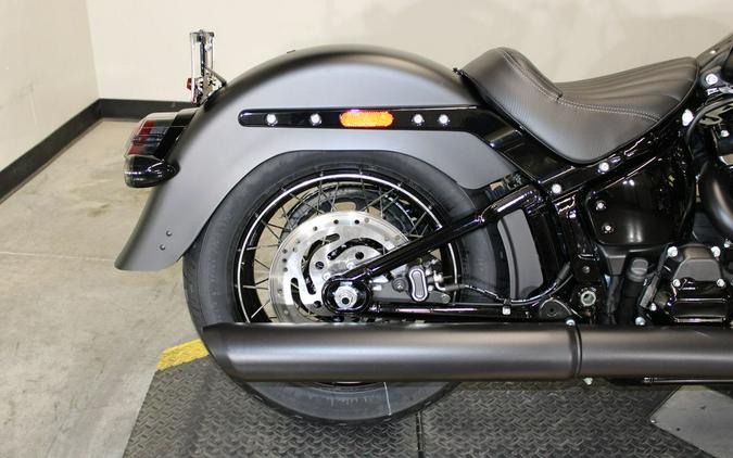2026 Harley-Davidson® FLHD - Deadwood™