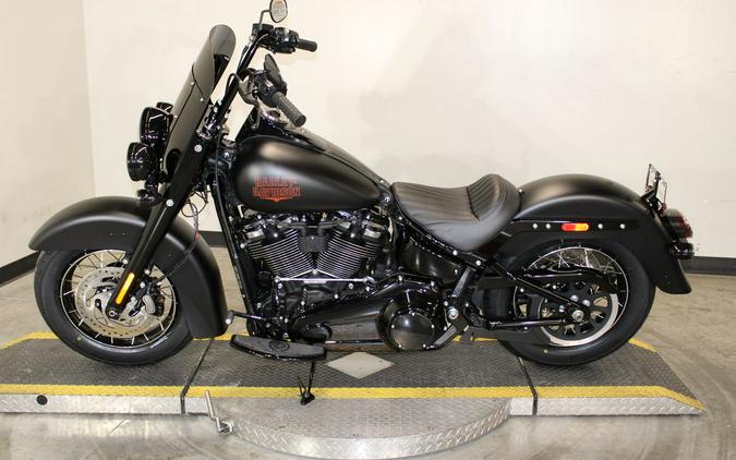 2026 Harley-Davidson® FLHD - Deadwood™