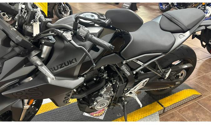 2023 GSX-8S - Suzuki