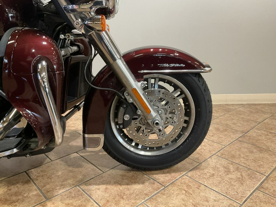 2019 Harley-Davidson® Tri Glide® Ultra Twisted Cherry FLHTCUTG