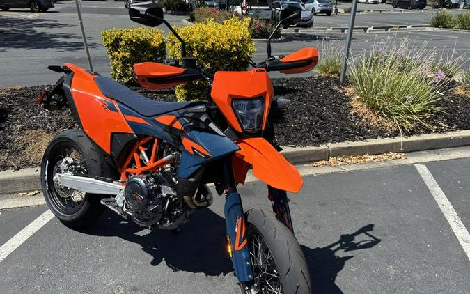 2026 KTM 690 SMC R