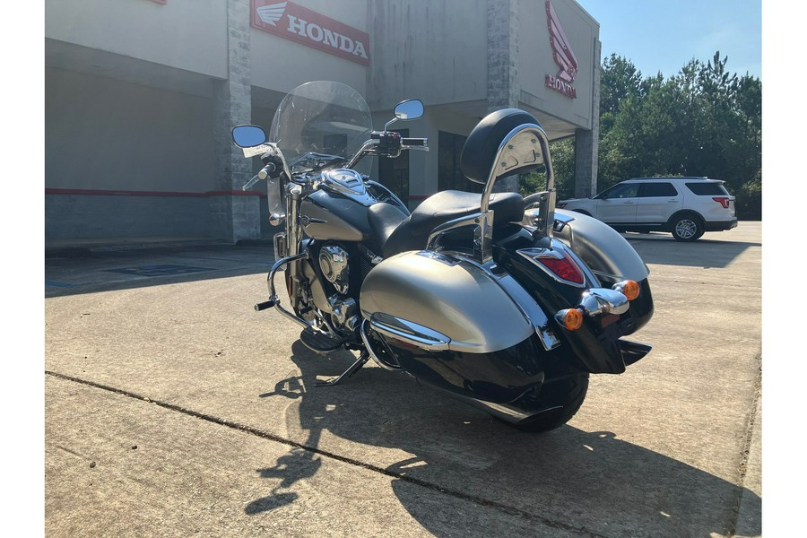 2010 Kawasaki Vulcan® 1700 Nomad™