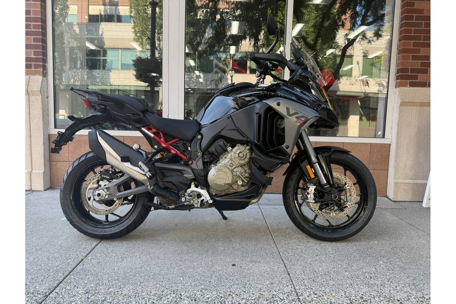 2025 Ducati Multistrada V4S Travel and Radar