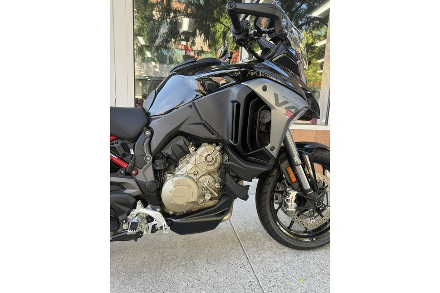 2025 Ducati Multistrada V4S Travel and Radar