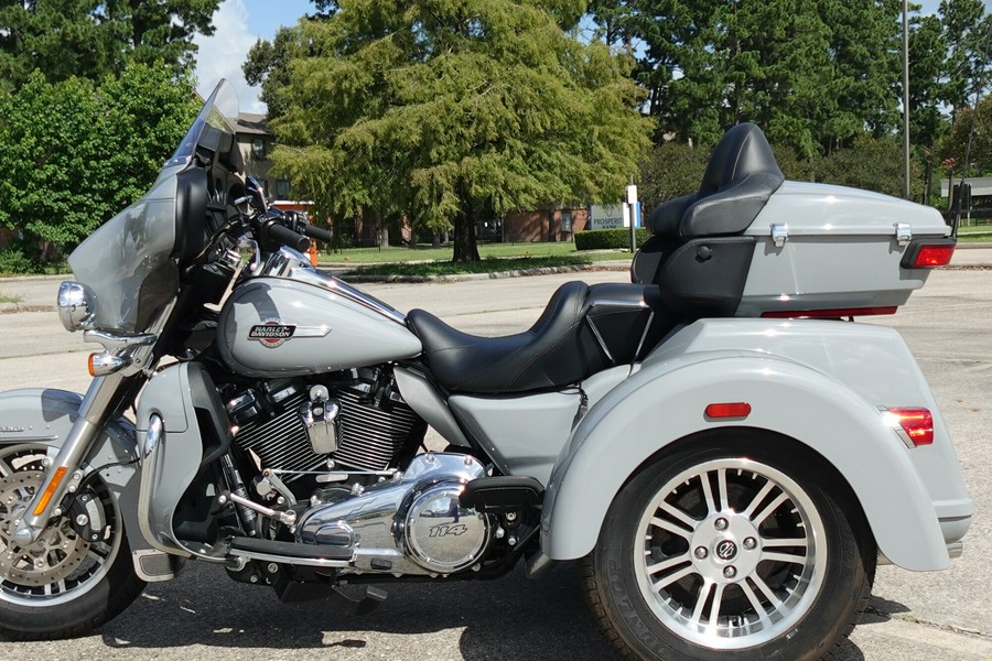 2024 Harley-Davidson Tri Glide FLHTCUTG
