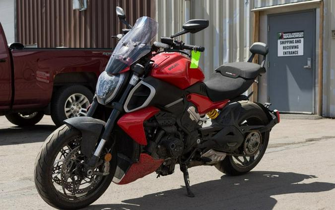 2025 Ducati Diavel V4 Ducati Red