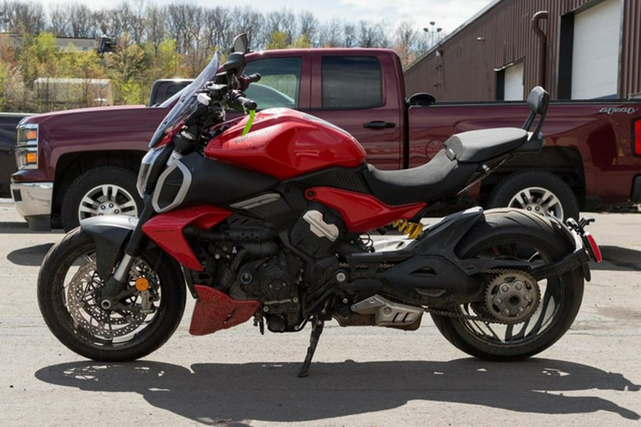 2025 Ducati Diavel V4 Ducati Red
