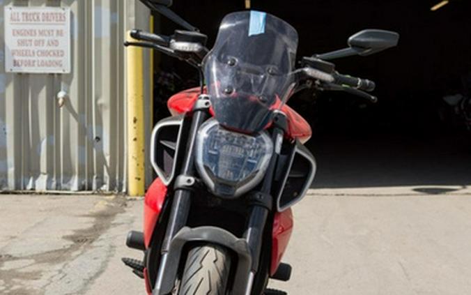 2025 Ducati Diavel V4 Ducati Red