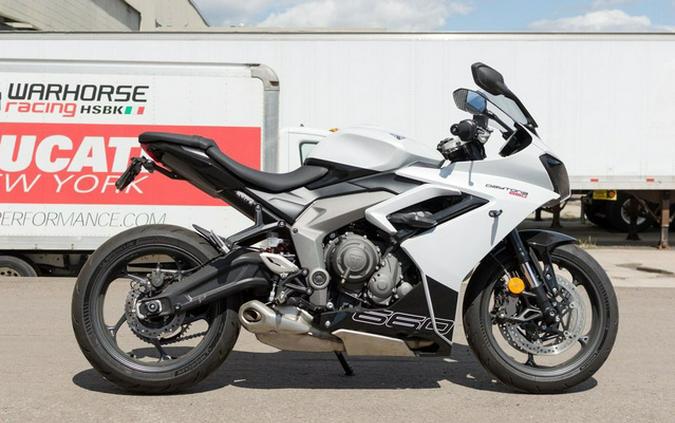 2025 Triumph Daytona 660 Snowdonia WhiteSapphire Black