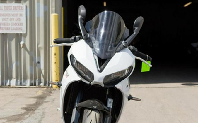 2025 Triumph Daytona 660 Snowdonia WhiteSapphire Black