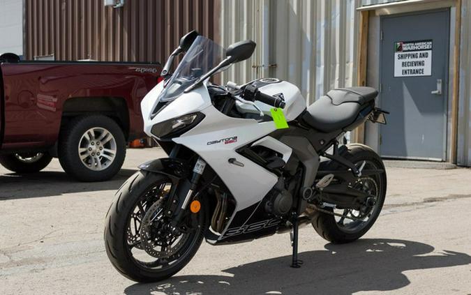 2025 Triumph Daytona 660 Snowdonia WhiteSapphire Black