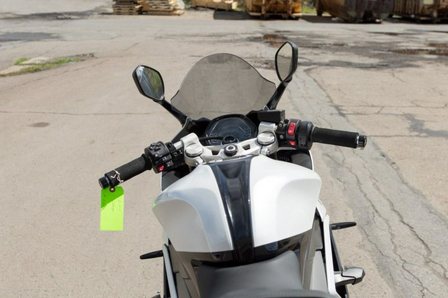 2025 Triumph Daytona 660 Snowdonia WhiteSapphire Black