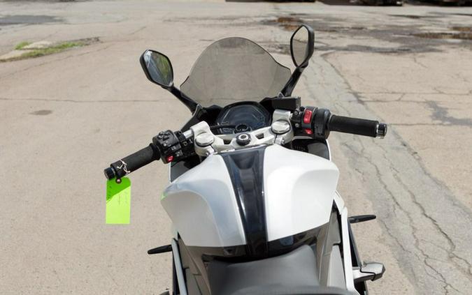 2025 Triumph Daytona 660 Snowdonia WhiteSapphire Black