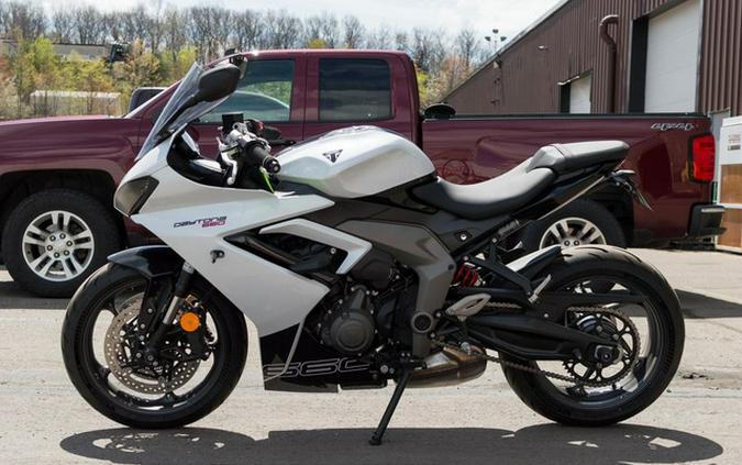 2025 Triumph Daytona 660 Snowdonia WhiteSapphire Black