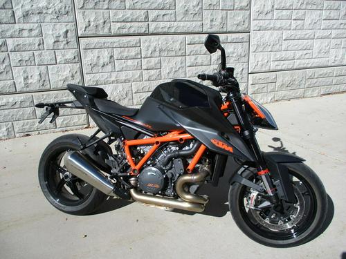 Video: Watch our 2020 KTM 1290 Super Duke R...