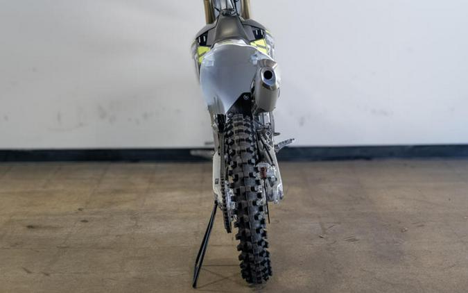 2025 Triumph TF 250-X Jet Black/Pure White