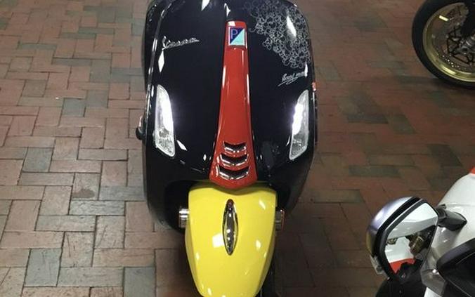 2023 Vespa Primavera 150 Disney Mickey Mouse Edition