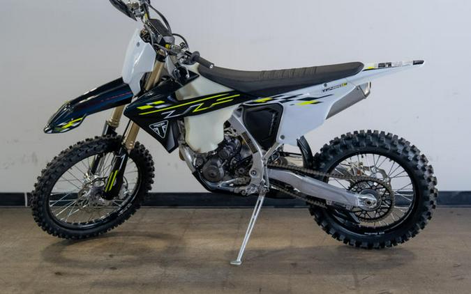 2026 Triumph TF 450-C Jet black/ Pure white