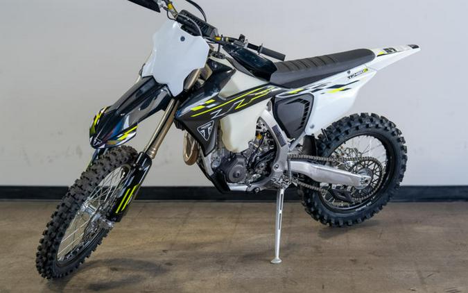 2026 Triumph TF 450-C Jet black/ Pure white