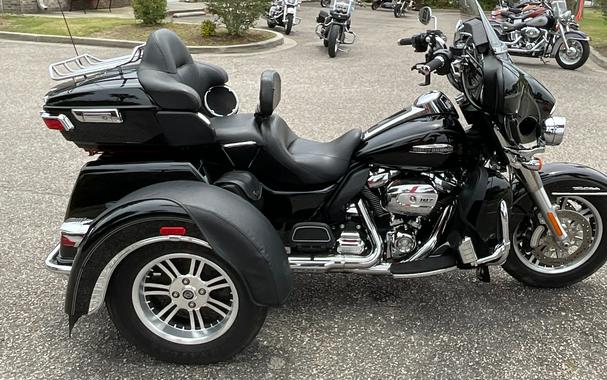 2017 Tri Glide® Ultra - Harley-Davidson®