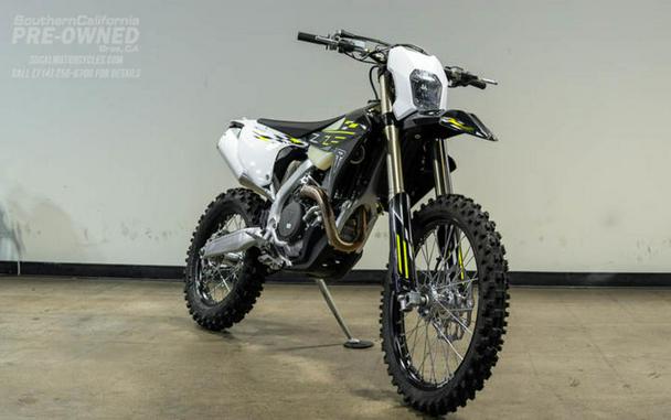 2026 Triumph TF 450-E Jet Black/Pure White