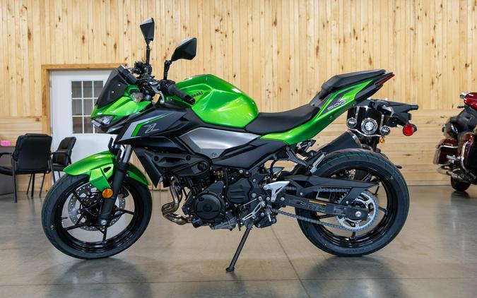 2024 Kawasaki Z500 ABS - Candy Lime Green/Metallic Flat Spark Black/Metallic Graphite Gray