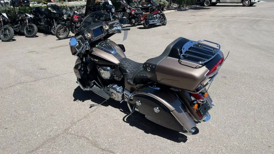 2018 Indian Motorcycle® Roadmaster® ABS Polish.Bronze Over Thund.Black w/Silver Pinst.