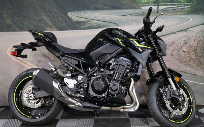 2024 Kawasaki Z900 ABS Metallic Spark Black/Metallic Matte Dark Gray