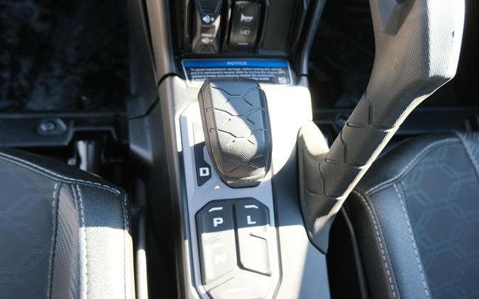 2026 CAN-AM MAVERICK R MAX X RC WITH SMARTSHOX 999T DCT