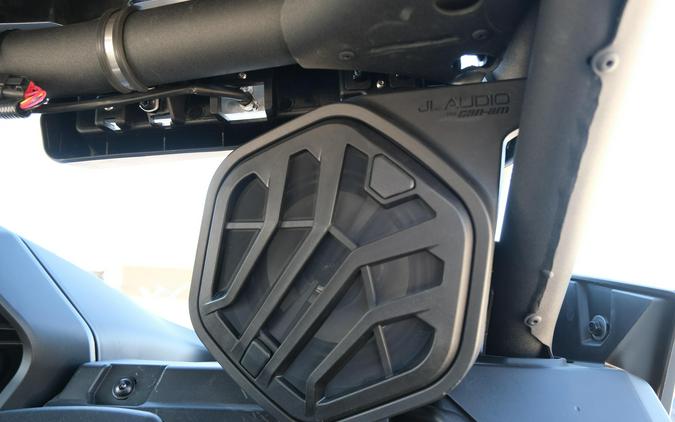 2026 CAN-AM MAVERICK R MAX X RC WITH SMARTSHOX 999T DCT