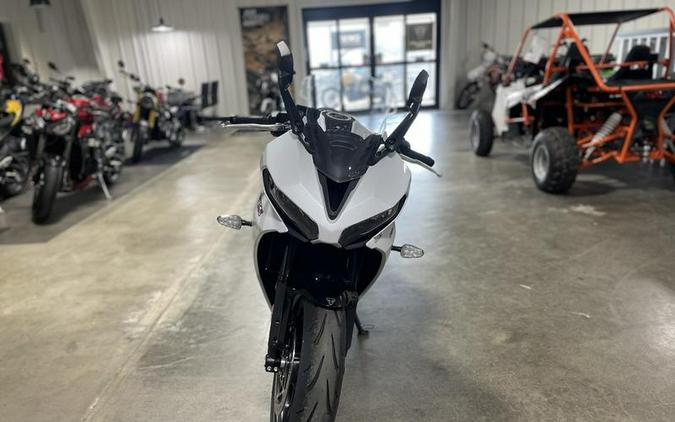 2025 Triumph Daytona 660 Snowdonia White/Sapphire Black