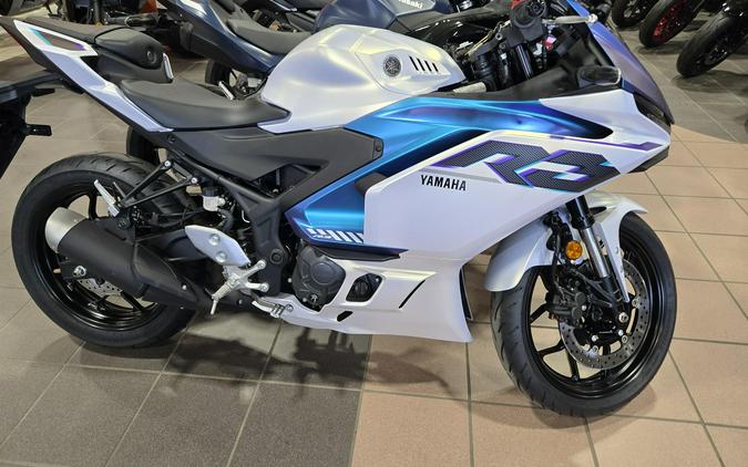 2025 YAMAHA YZFR3 ABS