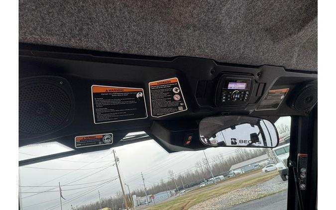 2023 Can-Am DEFENDER LIMITED HD10