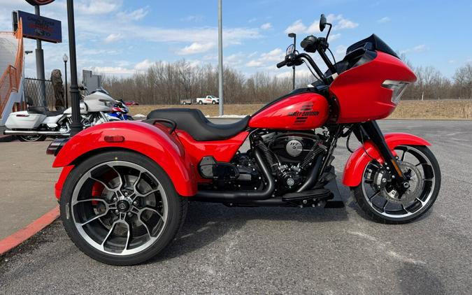 2026 Harley-Davidson® Road Glide 3 Blood Orange