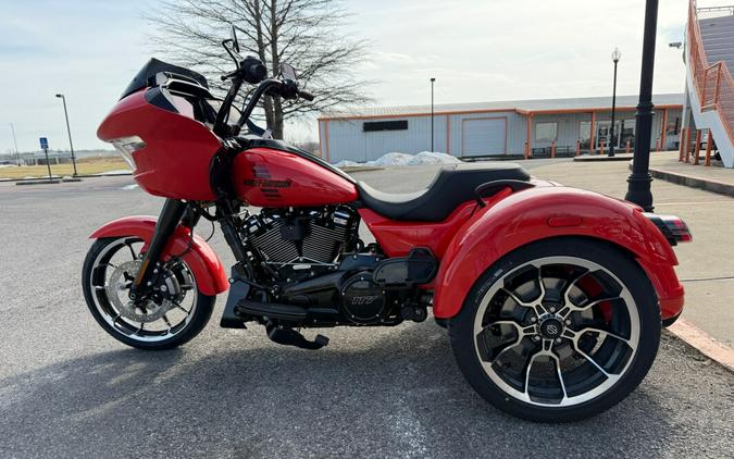 2026 Harley-Davidson® Road Glide 3 Blood Orange