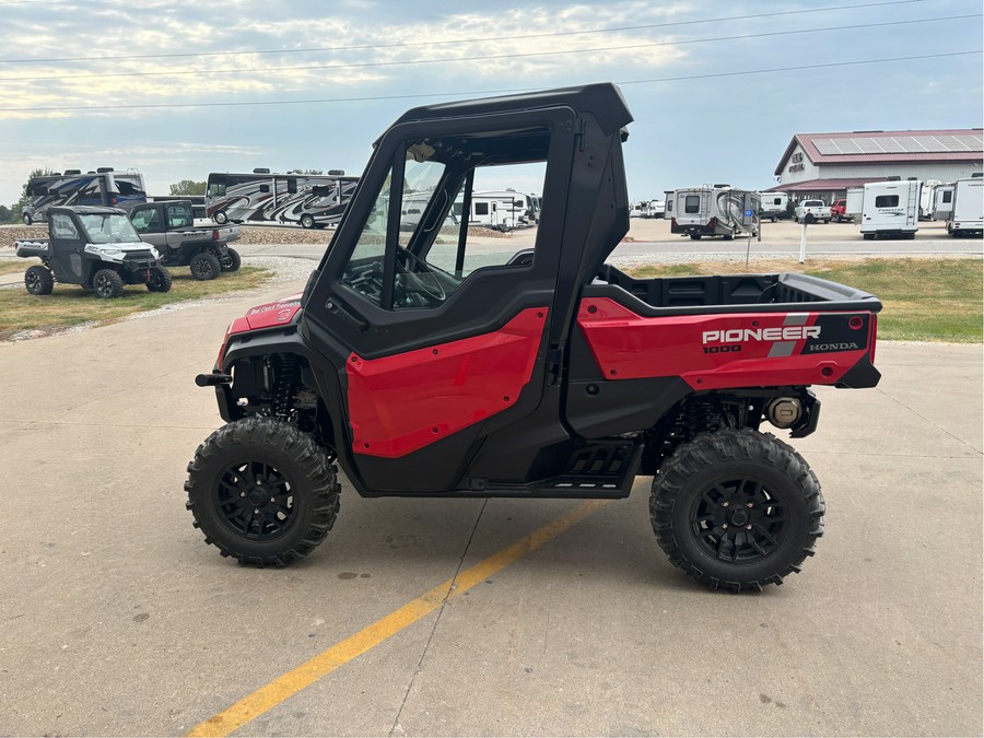 2025 Honda Pioneer 1000 Deluxe