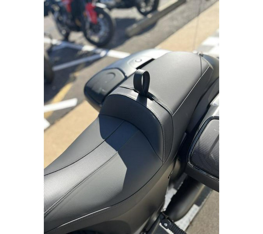 2024 Indian Motorcycle® Chieftain® Dark Horse® w/Powerband Audio Pkg Black Smoke