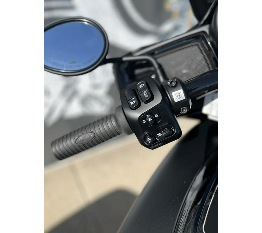 2024 Indian Motorcycle® Chieftain® Dark Horse® w/Powerband Audio Pkg Black Smoke