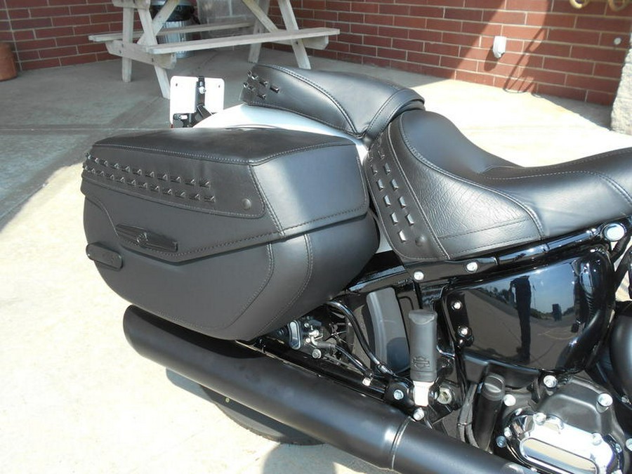 2025 Harley-Davidson® FLHC - Heritage Classic