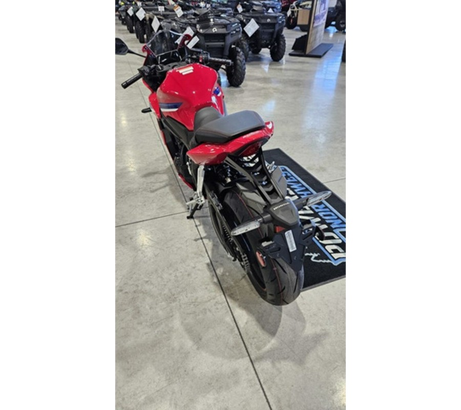 2025 Honda CBR650R E-Clutch