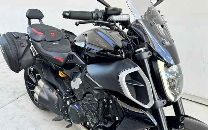 2023 Ducati Diavel V4 Thrilling Black