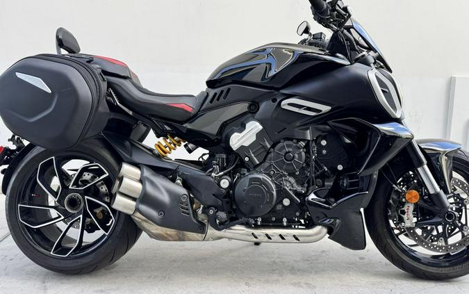 2023 Ducati Diavel V4 Thrilling Black