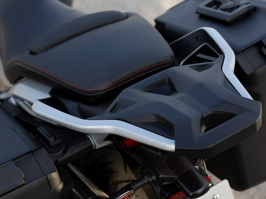 2026 Moto Guzzi V85 TT Travel