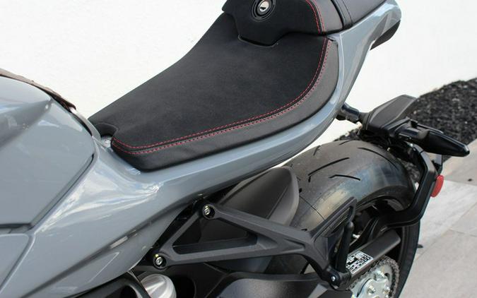 2023 MV Agusta Superveloce 800