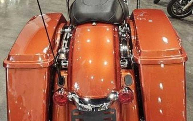 2011 Harley-Davidson® FLTRX - Road Glide® Custom