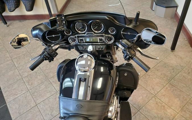 2010 Harley-Davidson Tri Glide Ultra Classic® Vivid Black w/ Pull Behind