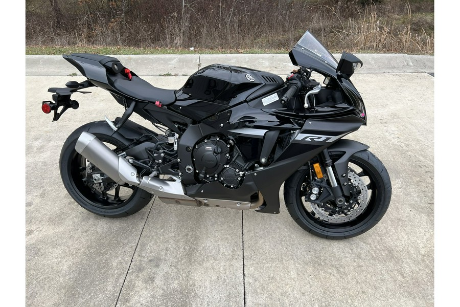 2024 Yamaha YZFR1R1B