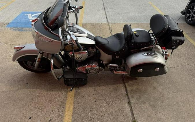 2017 Indian Motorcycle® Chieftain® Star Silver Over Thunder Black