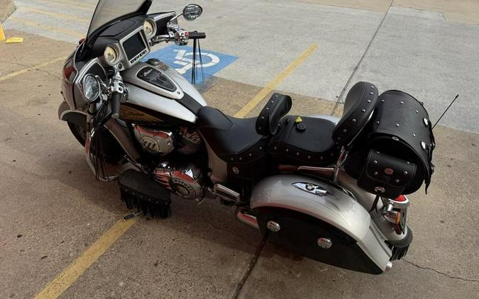 2017 Indian Motorcycle® Chieftain® Star Silver Over Thunder Black