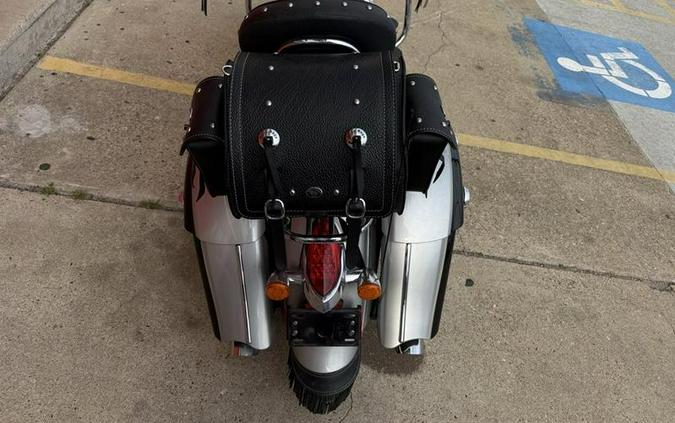 2017 Indian Motorcycle® Chieftain® Star Silver Over Thunder Black